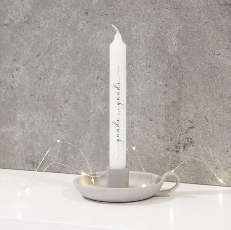 2 Stabkerzen "Gnade um Gnade" weiss - Denn aus seiner Fülle haben wir empfangen und zwar Gnade um...