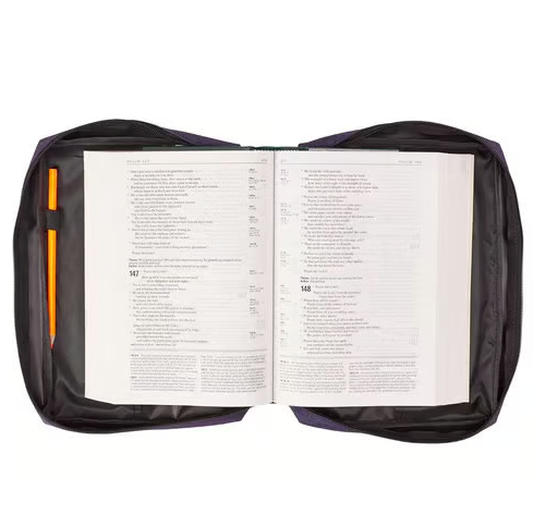 Bibelhülle Ichtus S - violett, mit Reissverschluss, Seitentasche und Tragehenkel