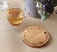 Holzuntersetzer Jeden Tag umgibt dich Gott